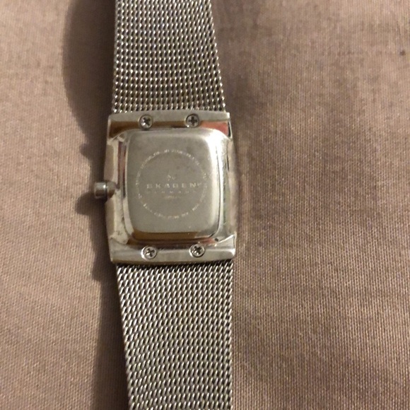 Skagen watch only worn a few times - Picture 5 of 6
